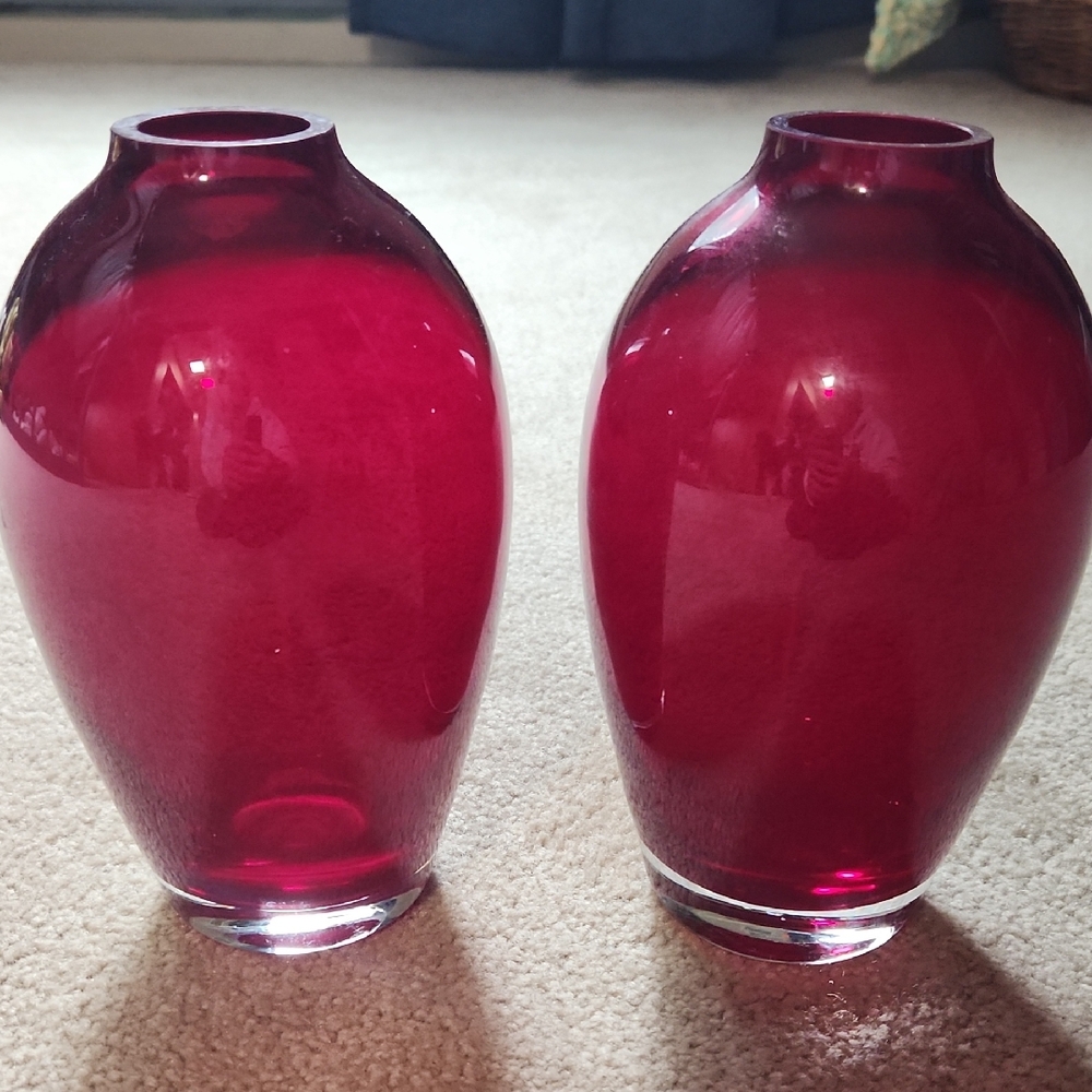 Elegant Red Glass Vase Set